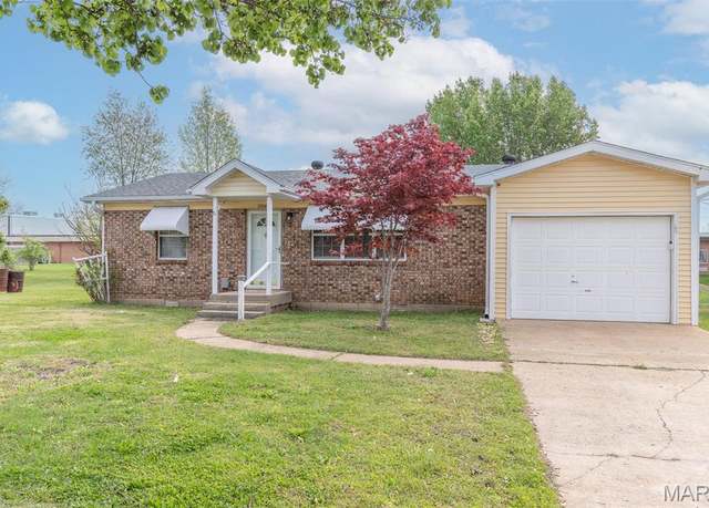 Property at 2518 High St, Poplar Bluff, MO 63901, 3 beds, 2 baths