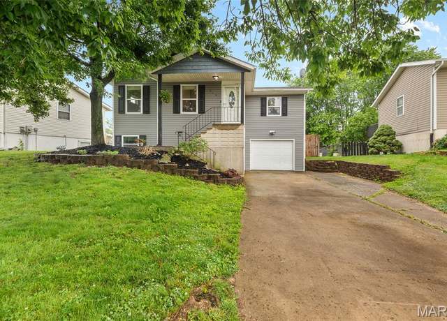 Property at 313 Orchard Ct, Troy, IL 62294, 3 beds, 2 baths