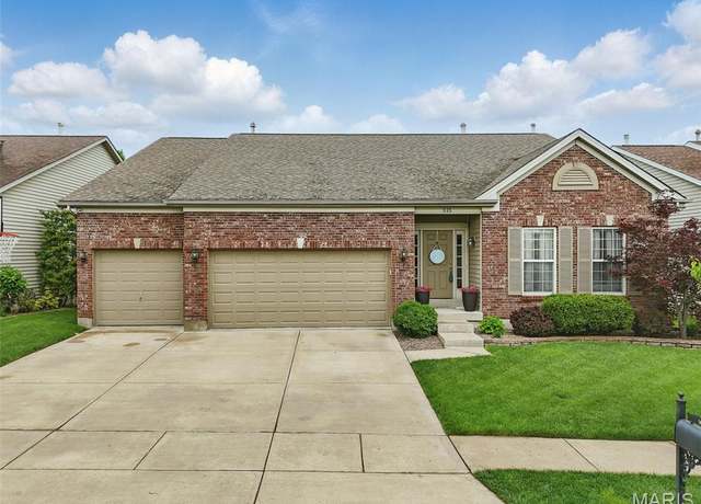 Property at 515 Country Chase Dr, Lake St Louis, MO 63367, 4 beds, 3 baths