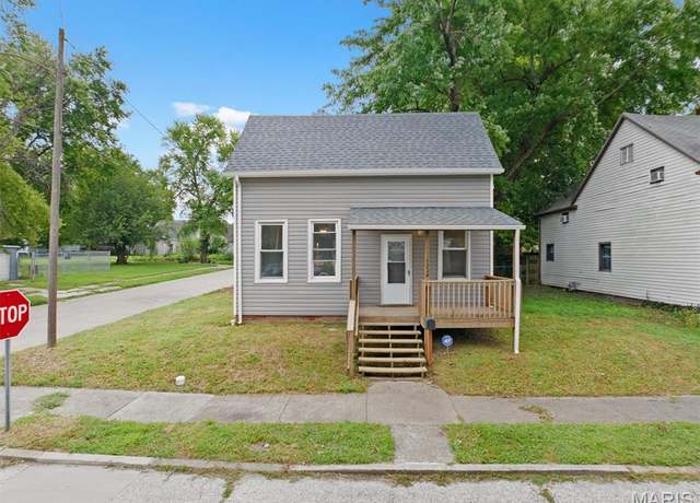 Property at 1224 N Charles St, Belleville, IL 62221, 3 beds, 1 bath