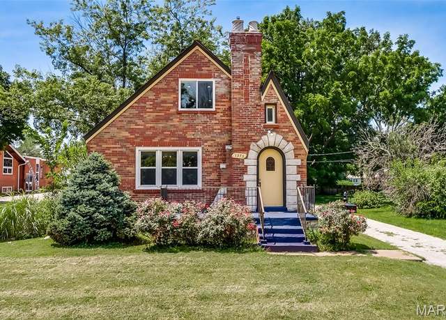 Property at 1375 S New Florissant Rd, Florissant, MO 63031, 4 beds, 2 baths