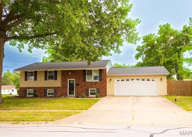 Property at 512 Briscoe Ave, O'fallon, MO 63366, 3 beds, 2 baths
