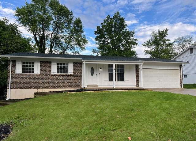 Property at 1122 Yorktown Dr, St Charles, MO 63303, 3 beds, 2 baths