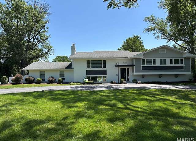 Property at 108 Pebble Acres Dr, Town And Country, MO 63141, 4 beds, 3.5 baths