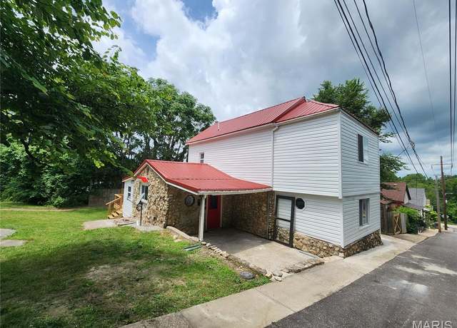 Property at 316 Swan St, Hannibal, MO 63401, 3 beds, 2 baths