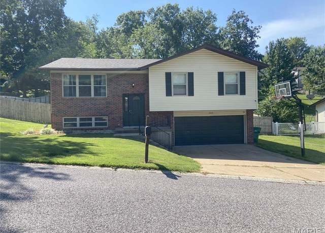 Property at 1310 Apollo Dr, Arnold, MO 63010, 3 beds, 2.5 baths