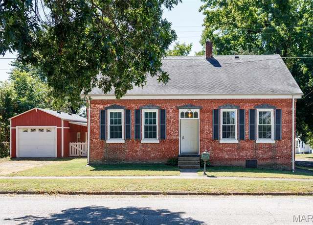 Property at 302 E Dee St, Lebanon, IL 62254, 3 beds, 1.5 baths