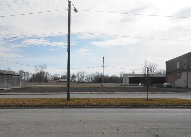 Property at 17 E Broadway St, Witt, IL 62094
