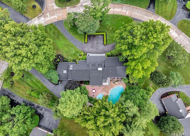 Property at 13527 Royal Glen Dr, Town And Country, MO 63131, 4 beds, 5 baths