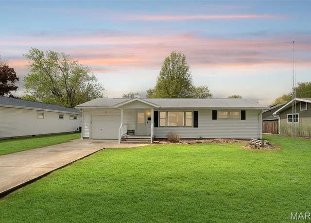 Property at 1711 N Van Buren St, Litchfield, IL 62056, 2 beds, 1 bath