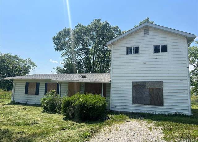 Property at 741 St Martin Dr, Cahokia, IL 62206, 5 beds, 2 baths