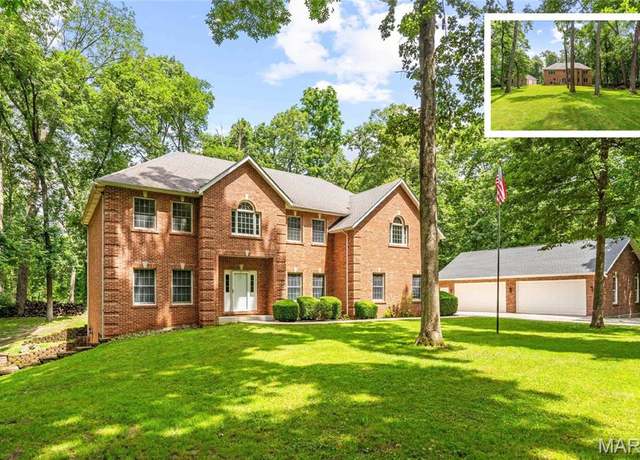 Property at 10 Algonquin Dr, Millstadt, IL 62260, 5 beds, 4 baths