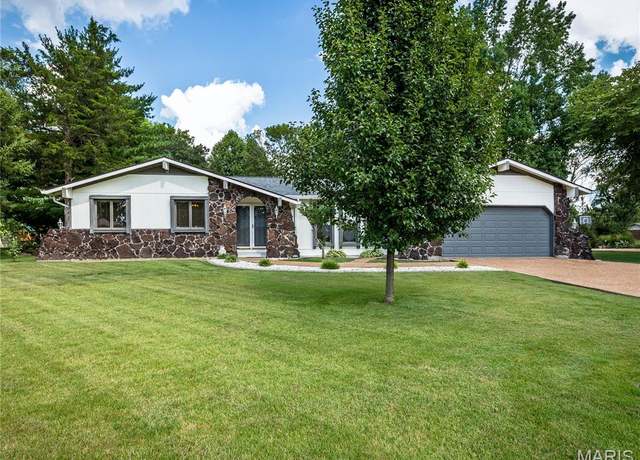 Property at 320 Bill Lou Dr, Collinsville, IL 62234, 3 beds, 3 baths