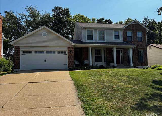 Property at 831 Ridgetop Cir, St Charles, MO 63304, 4 beds, 3.5 baths