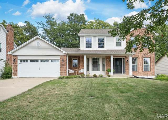 Property at 831 Ridgetop Cir, St Charles, MO 63304, 4 beds, 3.5 baths