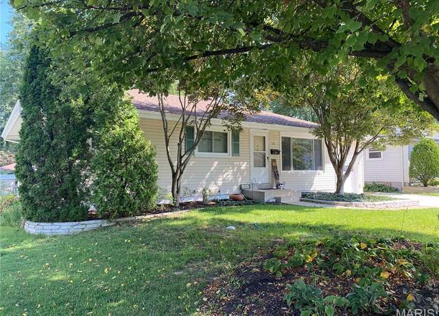 Property at 110 Eldorado Dr, Florissant, MO 63031, 3 beds, 1.5 baths
