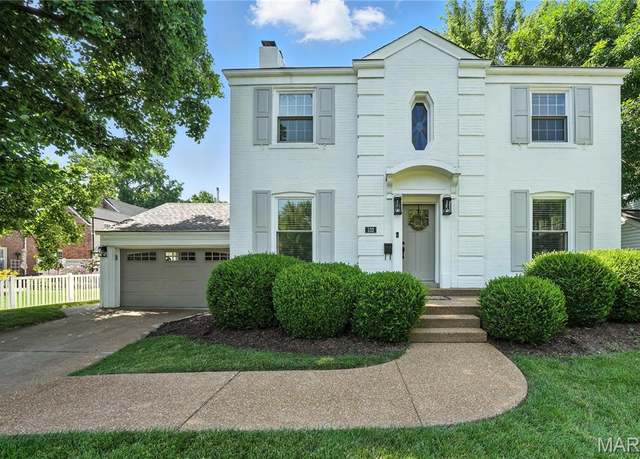 Property at 132 Hollywood Ln, Kirkwood, MO 63122, 4 beds, 2.5 baths