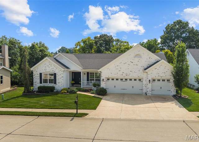 Property at 1136 New Ballwin Oaks Dr, Ballwin, MO 63021, 4 beds, 2.5 baths