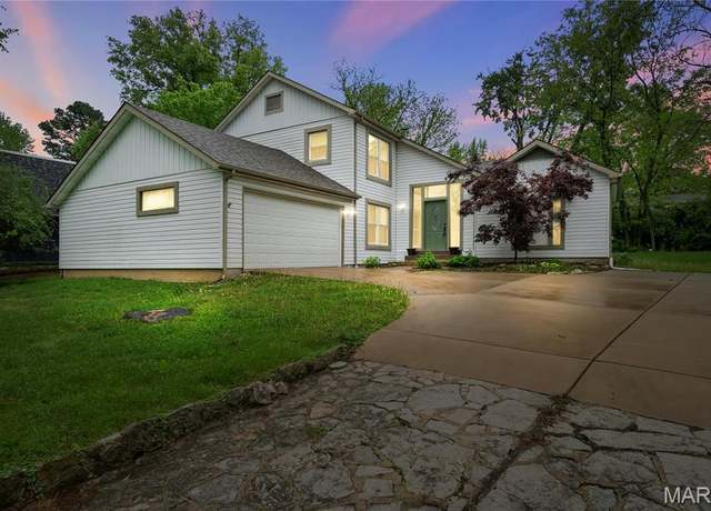 Property at 5 Picardy Dr, Lake St Louis, MO 63367, 3 beds, 2.5 baths
