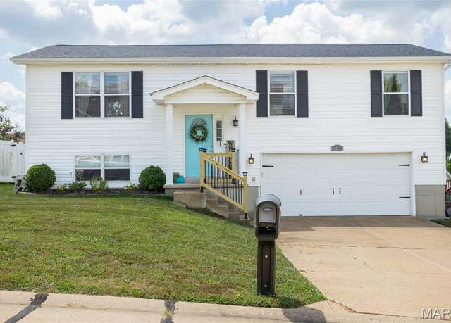 Property at 1122 Peach Blossom Dr, Unincorporated, MO 63010, 4 beds, 2 baths