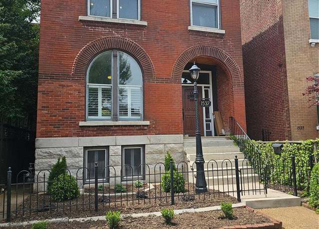 Property at 1537 Vail Pl, St Louis, MO 63104, 2 beds, 2.5 baths