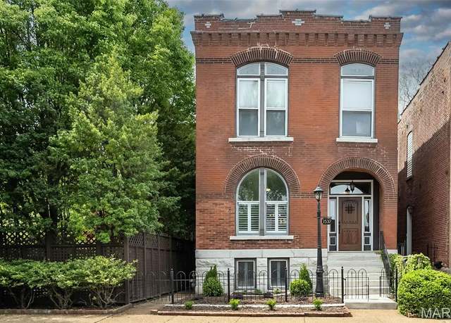 Property at 1537 Vail Pl, St Louis, MO 63104, 2 beds, 2.5 baths