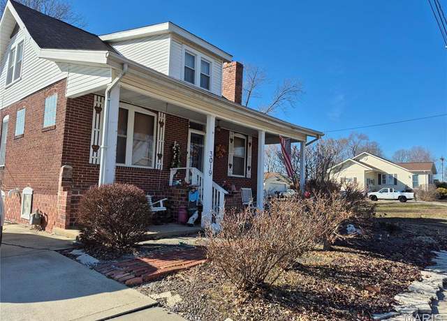 Property at 3019 Mockingbird Ln, Granite City, IL 62040, 3 beds, 2 baths