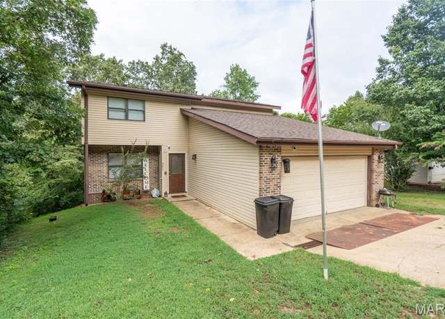 Property at 501 N 16th St, Poplar Bluff, MO 63901, 4 beds, 3.5 baths