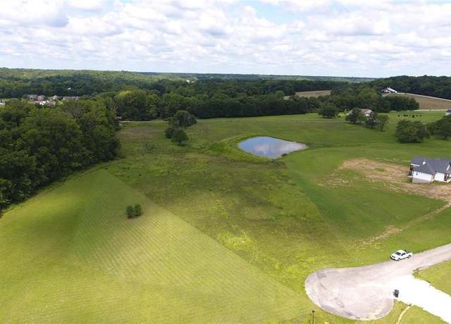 Property at 23 Gallant Fox Dr, Troy, MO 63379