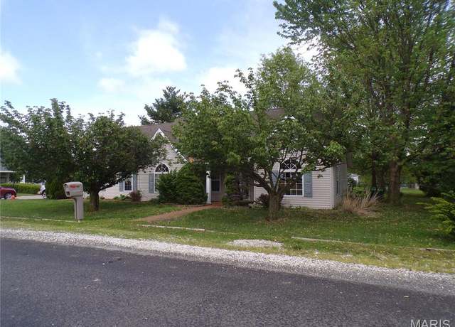 Property at 1301 Beaty Mound Rd, Jerseyville, IL 62052, 3 beds, 2 baths