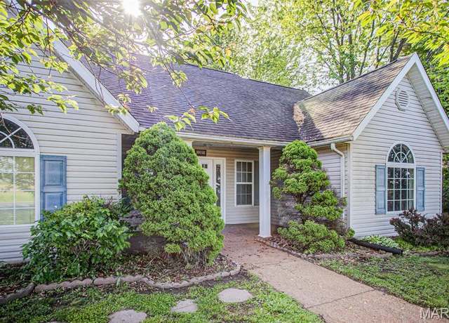 Property at 1301 Beaty Mound Rd, Jerseyville, IL 62052, 3 beds, 2 baths