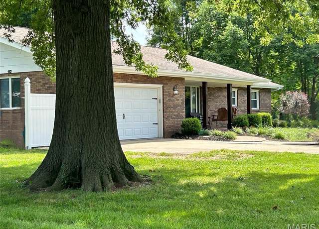 Property at 904 Davies Ln, Granite City, IL 62040, 3 beds, 2 baths
