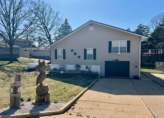 Property at 919 Lakeshore Dr, Cuba, MO 65453, 4 beds, 3.5 baths