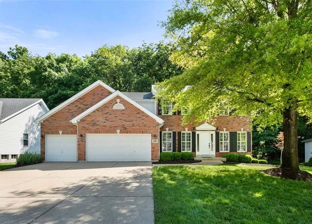 Property at 950 Castle Pines Dr, Ballwin, MO 63021, 4 beds, 2.5 baths