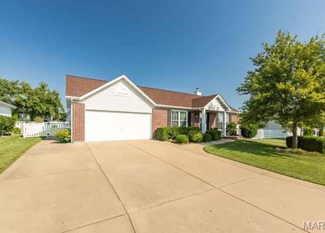 Property at 1109 Sunset Green Dr, O'fallon, MO 63366, 3 beds, 2 baths