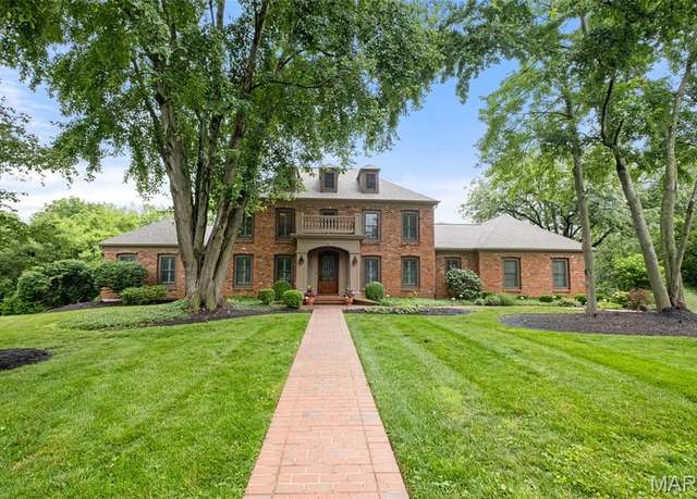 Property at 9 Arlington Oaks Ct, Town And Country, MO 63017, 4 beds, 3.5 baths