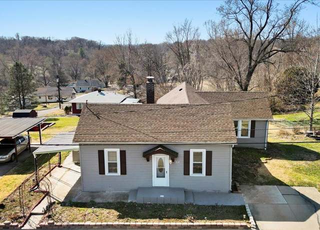 Property at 212 Summit Ave, Glen Carbon, IL 62034, 3 beds, 1.5 baths