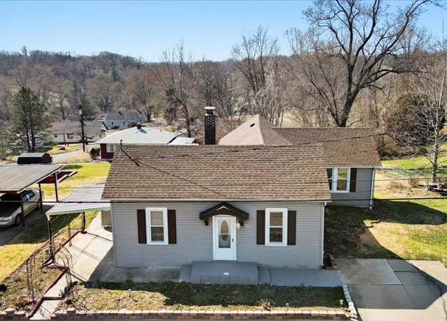 Property at 212 Summit Ave, Glen Carbon, IL 62034, 3 beds, 1.5 baths
