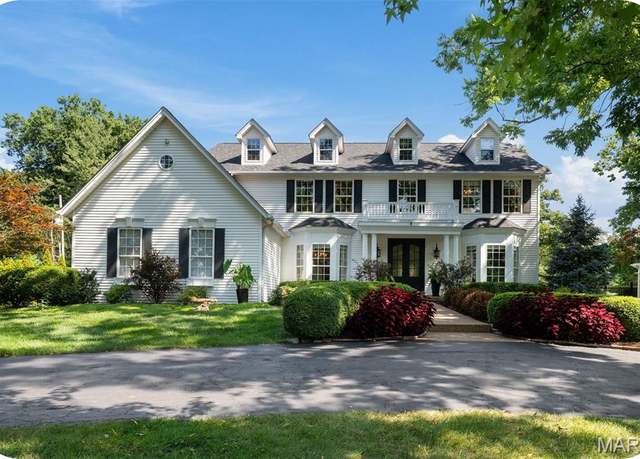 Property at 1 Boxwood Ln, Kirkwood, MO 63122, 4 beds, 4.5 baths