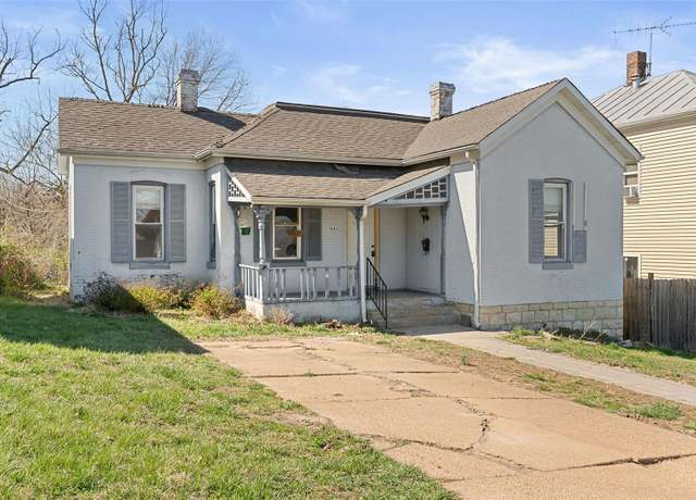Property at 104 N 4th St, De Soto, MO 63020, 3 beds, 1 bath