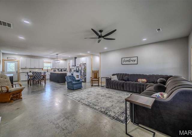 Property at 22950 Pin Oak Dr, Lebanon, MO 65536, 4 beds, 2.5 baths
