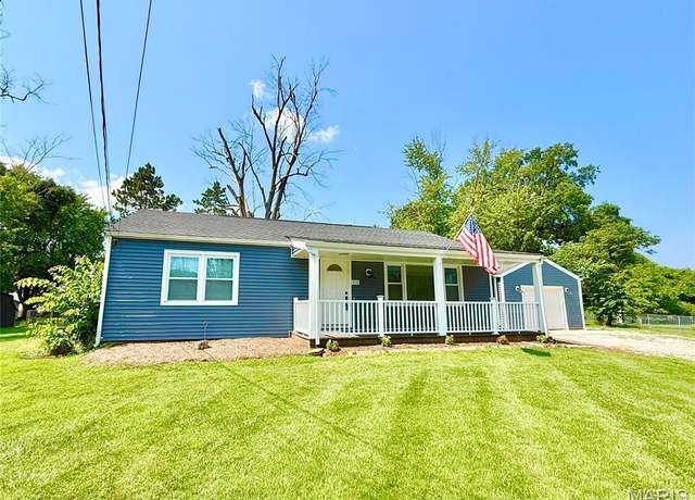 Property at 820 Southmoor Pl, Godfrey, IL 62035, 3 beds, 2 baths