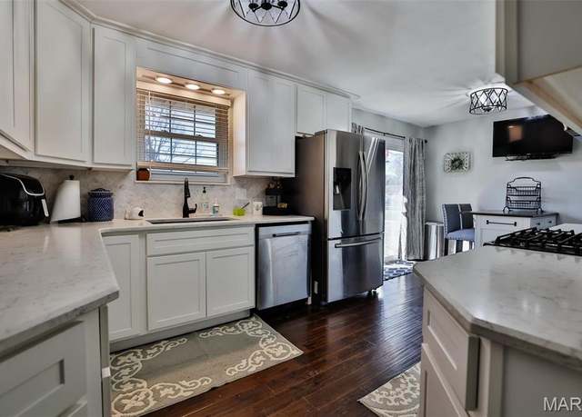 Property at 1625 Fosterburg Rd, Brighton, IL 62012, 3 beds, 3 baths