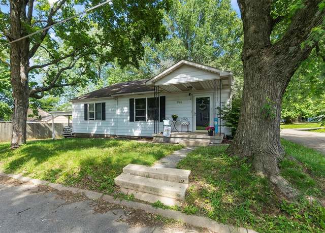 Property at 916 Penny St, Cape Girardeau, MO 63701, 3 beds, 1.5 baths