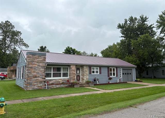Property at 422 W Dover St, Monroe City, MO 63456, 3 beds, 1 bath