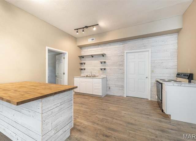 Property at 10576 Highway PP, Poplar Bluff, MO 63901, 3 beds, 1 bath