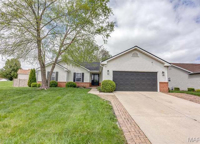 Property at 229 Egret Ct, Belleville, IL 62223, 5 beds, 3 baths