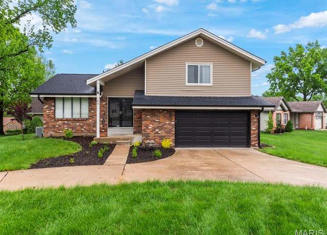 Property at 160 Rue Grand Dr, Lake St Louis, MO 63367, 3 beds, 2.5 baths