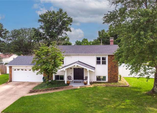 Property at 366 Sorrento Dr, Ballwin, MO 63021, 3 beds, 2 baths