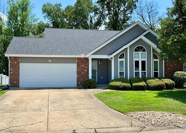Property at 320 Birmingham Dr, O'fallon, MO 63366, 3 beds, 2.5 baths